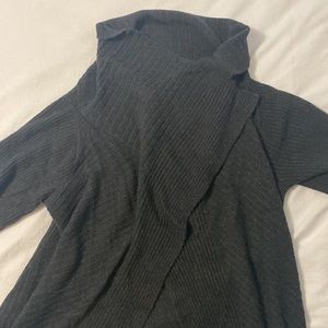 Like new! Simply Vera sweater cardigan with high collar detail